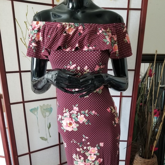 Dresses & Skirts - Floral Maxi Dress Dresses & Skirts - Floral Maxi Dress